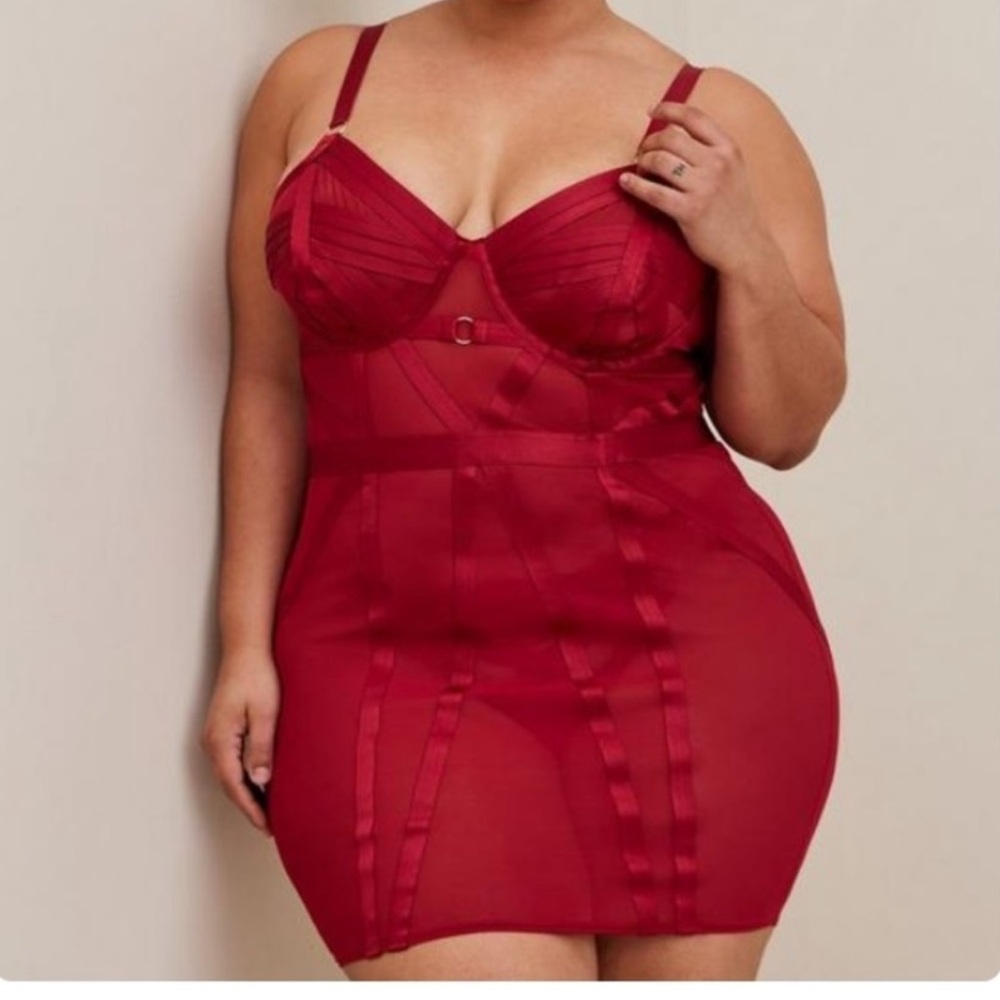 Torrid Red Strappy Chemise NWT size 4